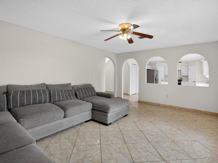 Image No.21-4 Bed House for sale