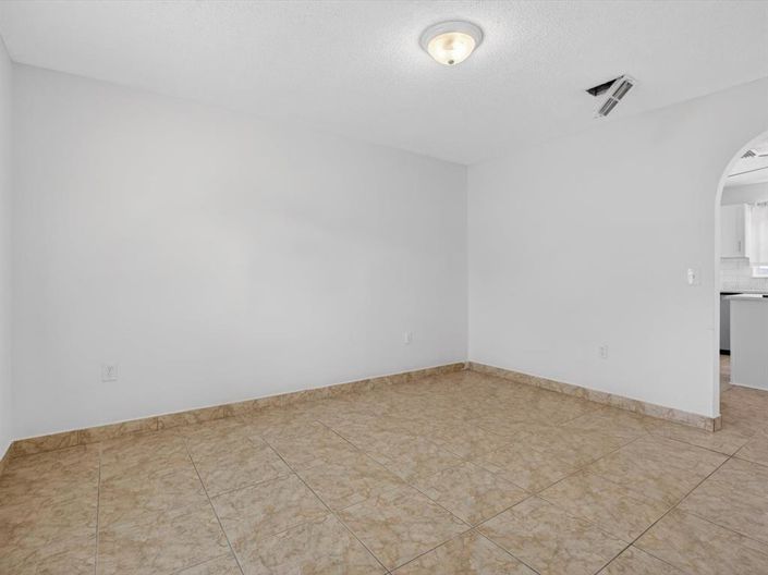 Image No.23-4 Bed House for sale