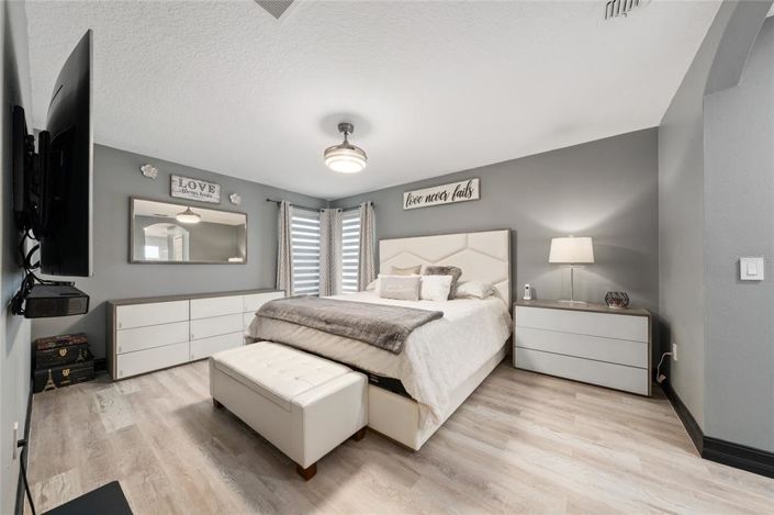Image No.17-4 Bed House for sale
