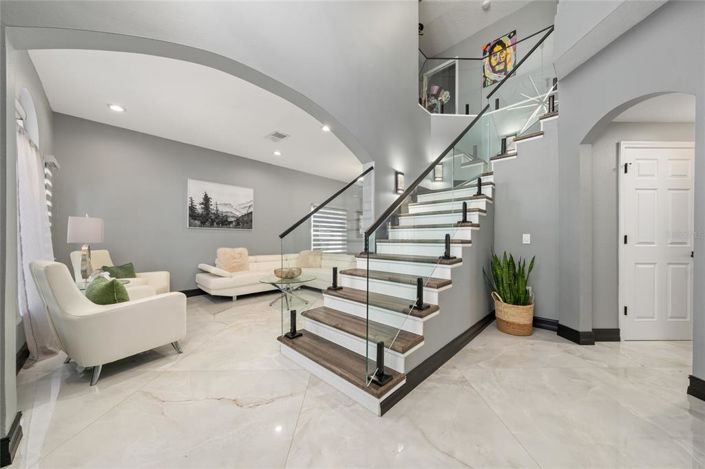 Image No.3-4 Bed House for sale