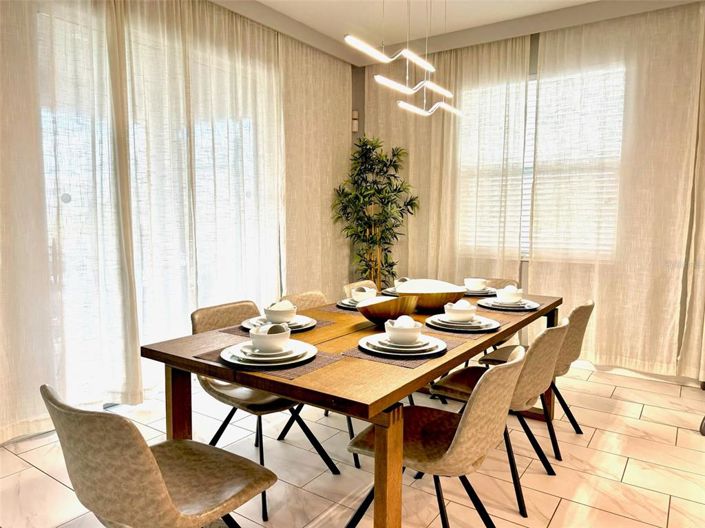 Image No.2-6 Bed House for sale