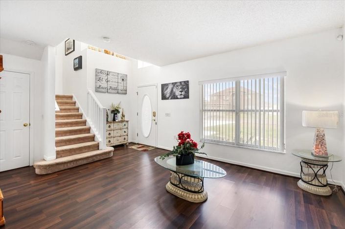 Image No.8-4 Bed House for sale