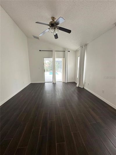 Image No.7-5 Bed House for sale