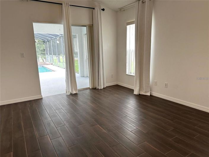 Image No.8-5 Bed House for sale