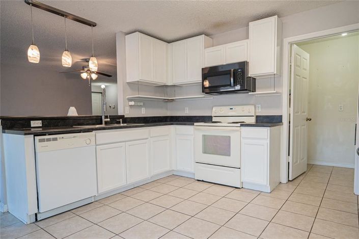 Image No.17-3 Bed House for sale