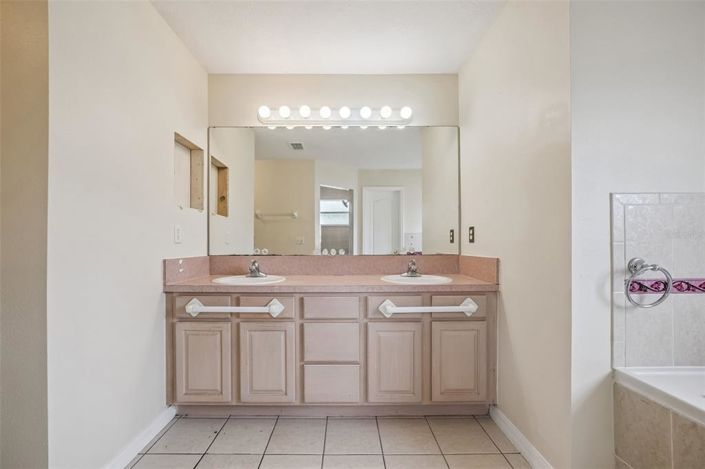 Image No.23-4 Bed House for sale