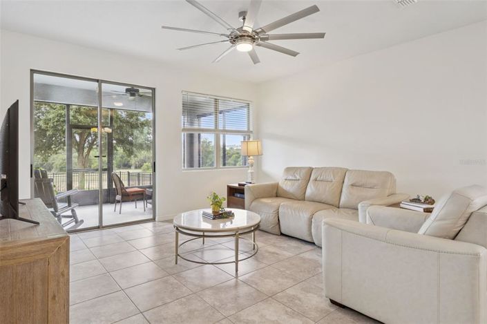 Image No.8-5 Bed House for sale
