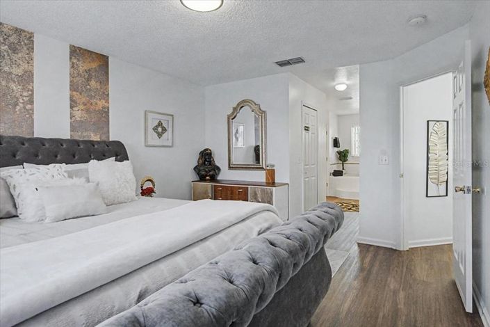 Image No.20-5 Bed House for sale