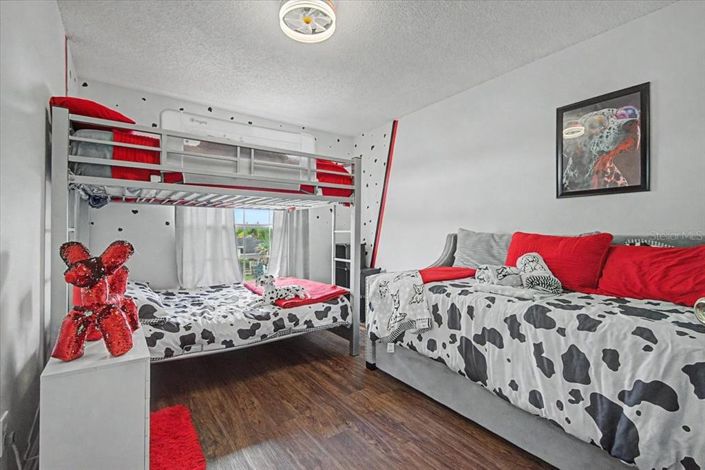 Image No.26-5 Bed House for sale