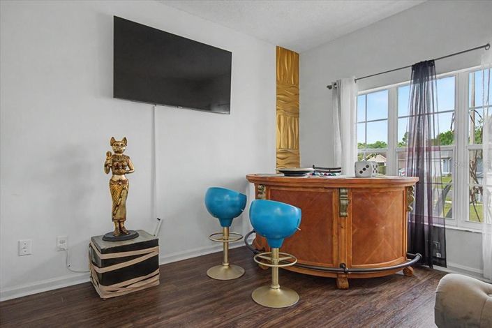 Image No.6-5 Bed House for sale