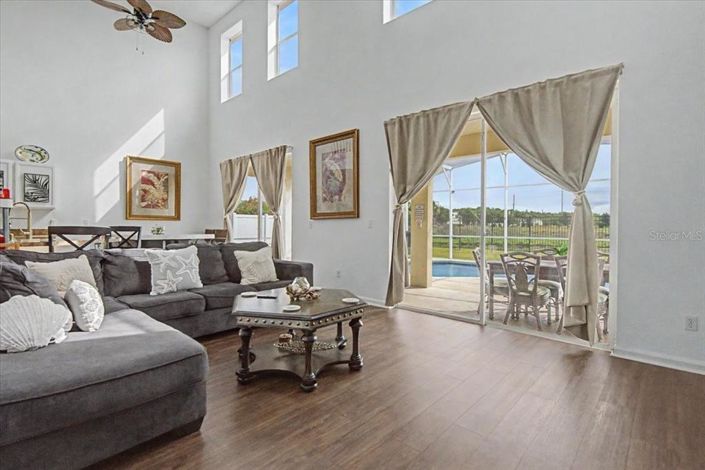 Image No.8-5 Bed House for sale