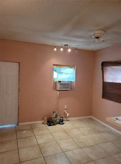 Image No.8-2 Bed House for sale