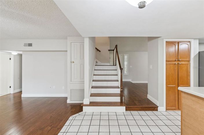 Image No.19-4 Bed House for sale