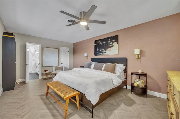 Image No.25-4 Bed House for sale