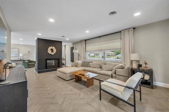 Image No.9-4 Bed House for sale