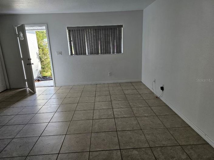 Image No.11-3 Bed House for sale