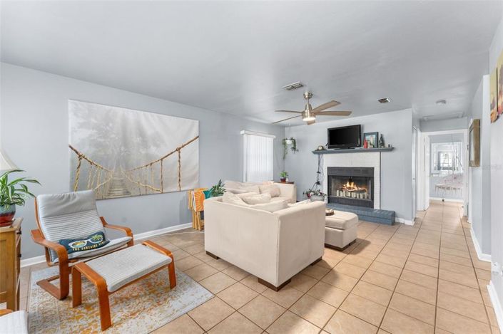 Image No.6-2 Bed House for sale