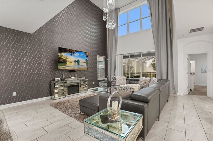 Image No.7-5 Bed House for sale