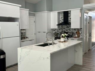 Image No.6-4 Bed House for sale