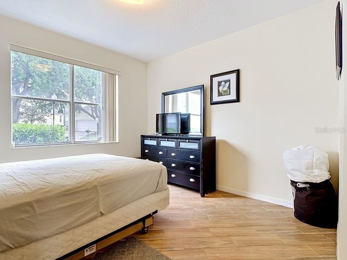 Image No.8-5 Bed House for sale