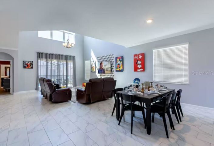 Image No.8-5 Bed House for sale