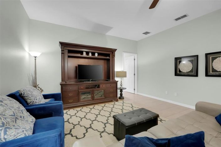 Image No.17-5 Bed House for sale