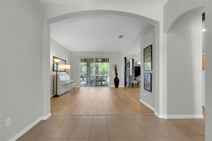 Image No.4-5 Bed House for sale