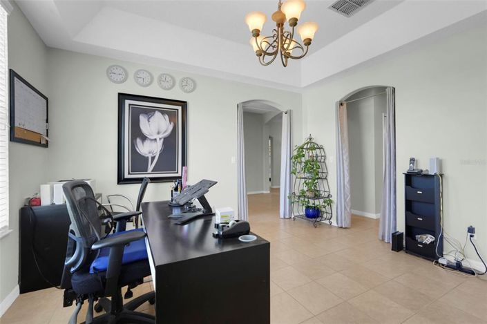 Image No.8-5 Bed House for sale