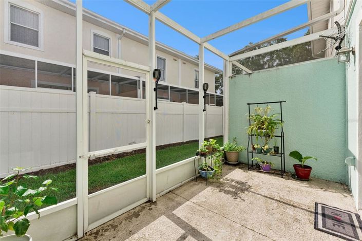 Image No.26-3 Bed Townhouse for sale