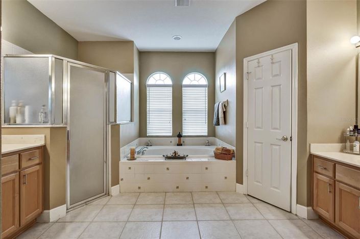 Image No.8-5 Bed House for sale