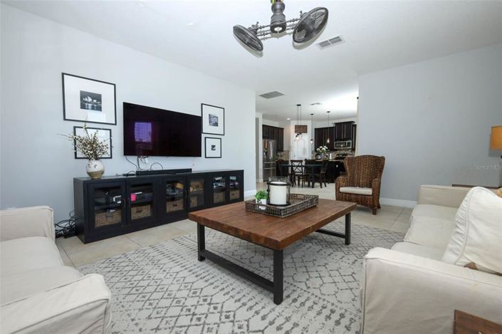 Image No.18-5 Bed House for sale