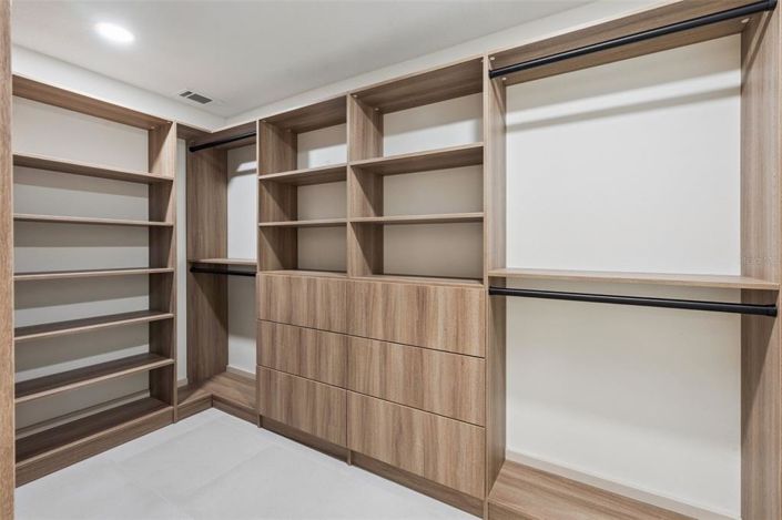 Image No.25-5 Bed House for sale