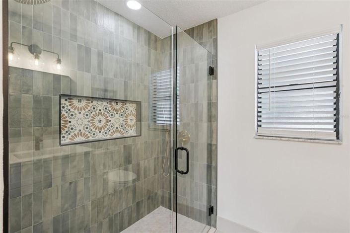 Image No.34-5 Bed House for sale