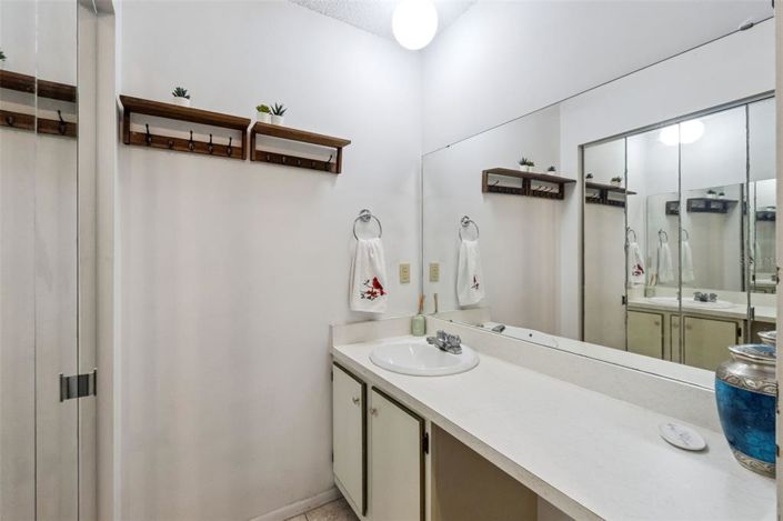 Image No.17-3 Bed House for sale