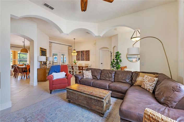 Image No.6-4 Bed House for sale