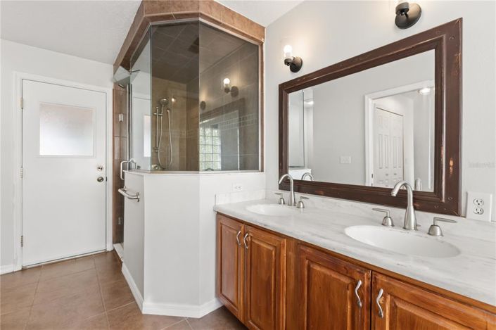 Image No.16-4 Bed House for sale