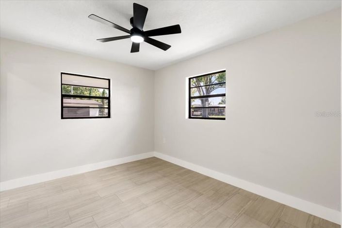 Image No.10-3 Bed House for sale