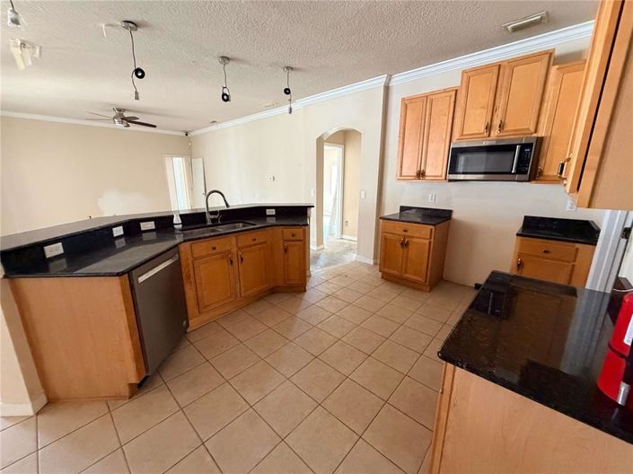 Image No.8-4 Bed House for sale