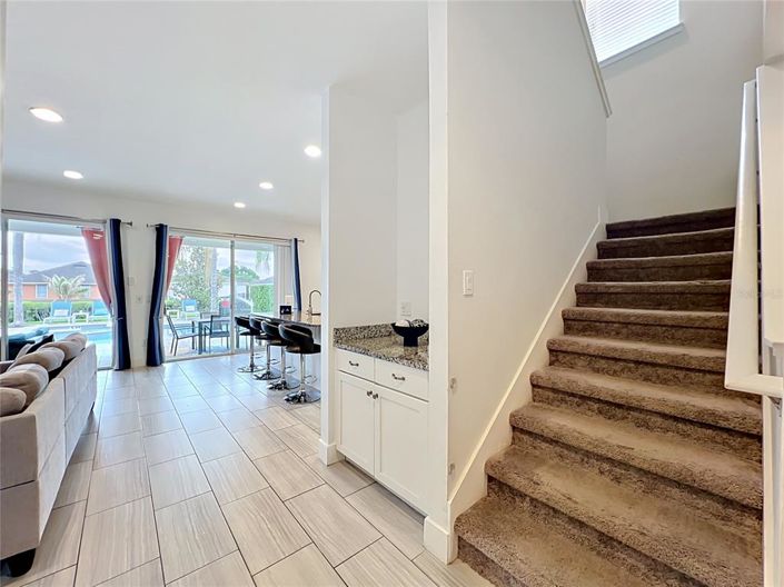 Image No.8-5 Bed House for sale