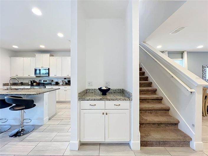 Image No.9-5 Bed House for sale