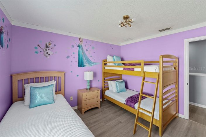 Image No.6-5 Bed House for sale