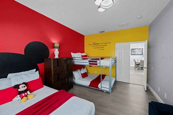 Image No.8-5 Bed House for sale