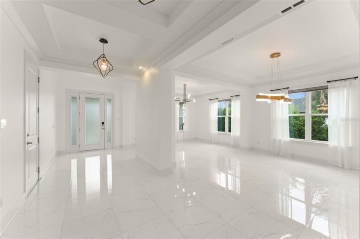 Image No.11-5 Bed House for sale
