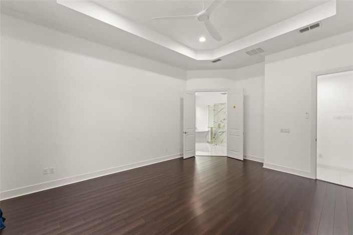 Image No.24-5 Bed House for sale