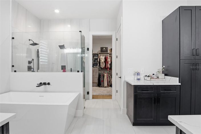 Image No.20-6 Bed House for sale