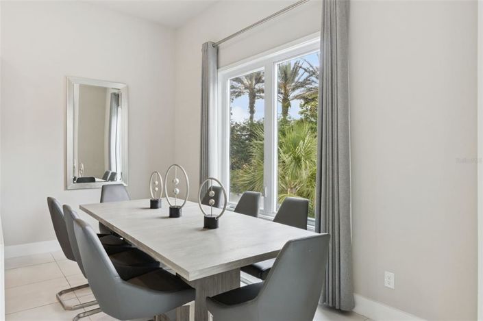 Image No.7-5 Bed Townhouse for sale