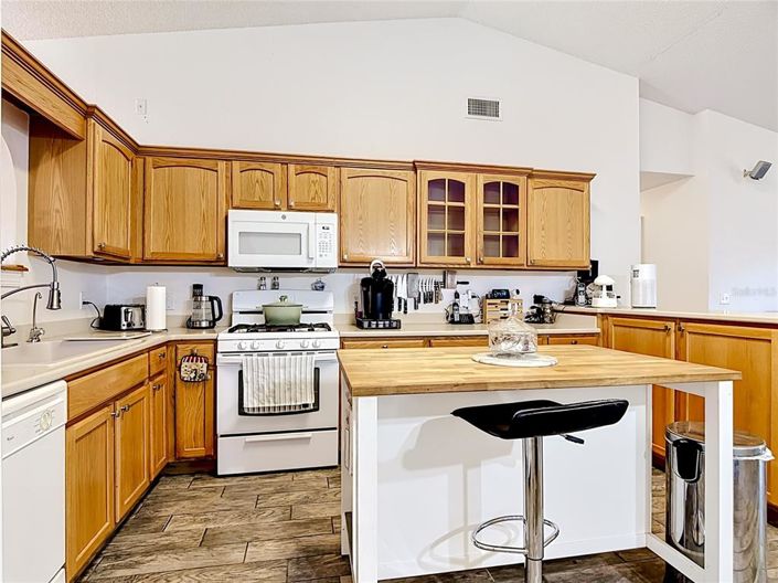 Image No.10-3 Bed House for sale