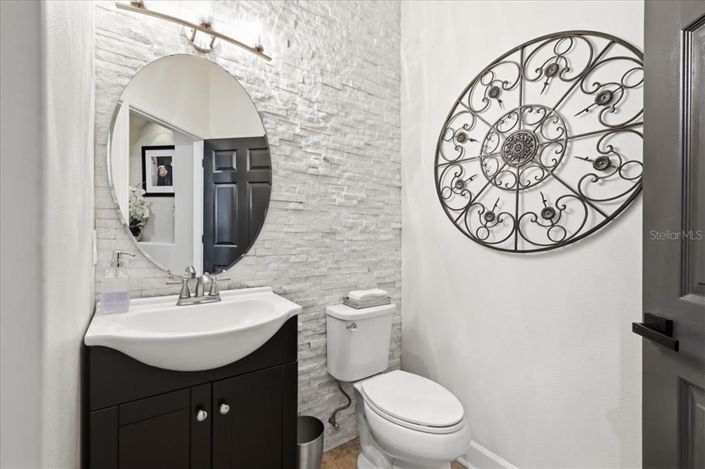 Image No.9-5 Bed House for sale