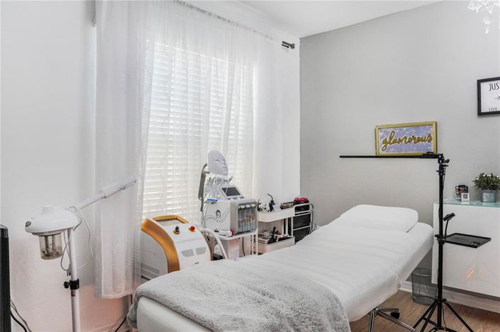 Image No.24-5 Bed House for sale