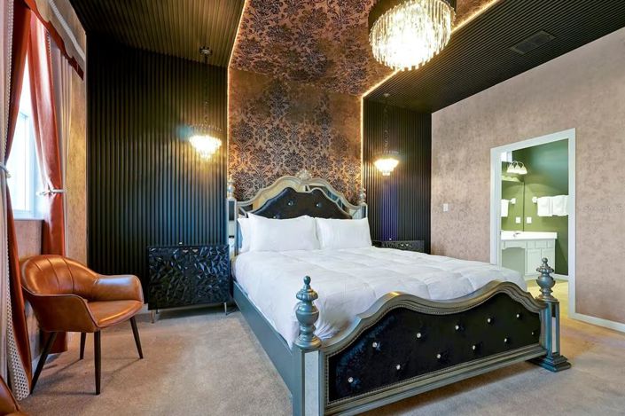 Image No.28-12 Bed House for sale